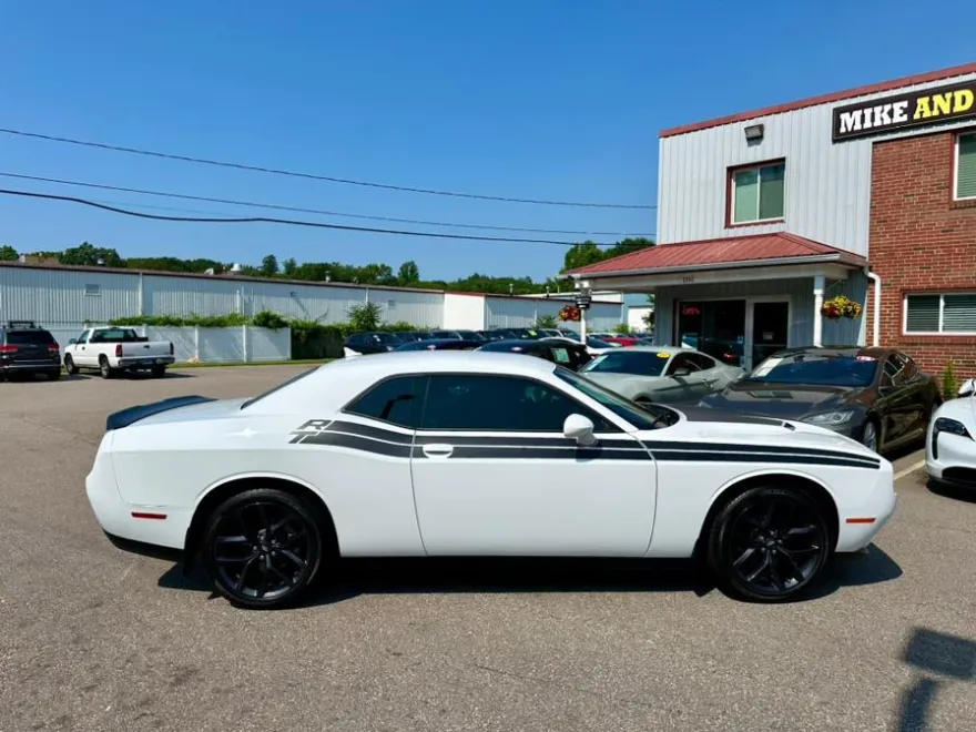 2020 Dodge Challenger SXT photo 5