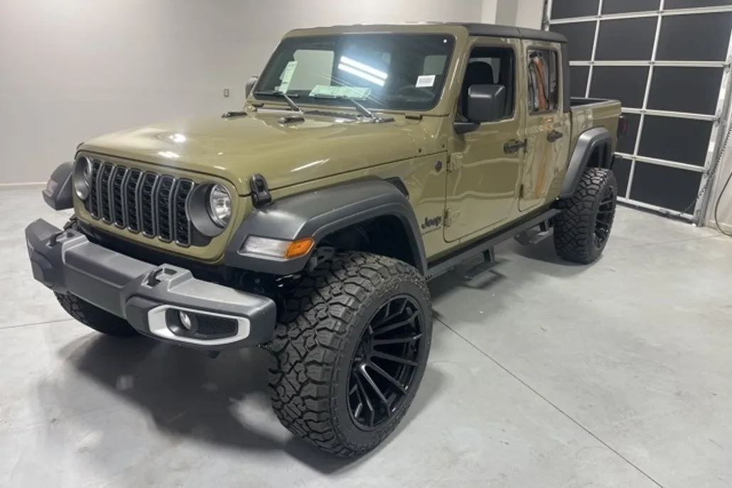 2025 Jeep Gladiator Sport S photo 1