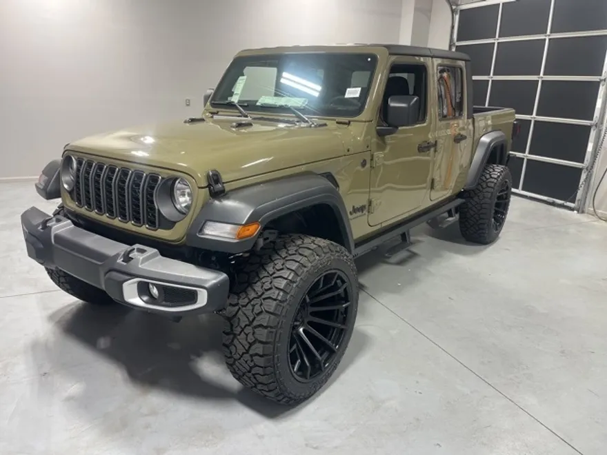 2025 Jeep Gladiator Sport S photo 1