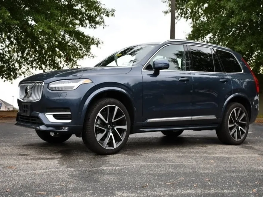 2024 Volvo XC90 B5 Plus photo 1