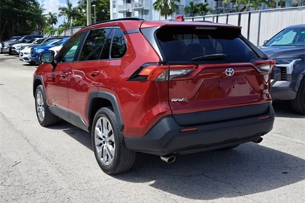 2022 Toyota RAV4 XLE Premium photo 1
