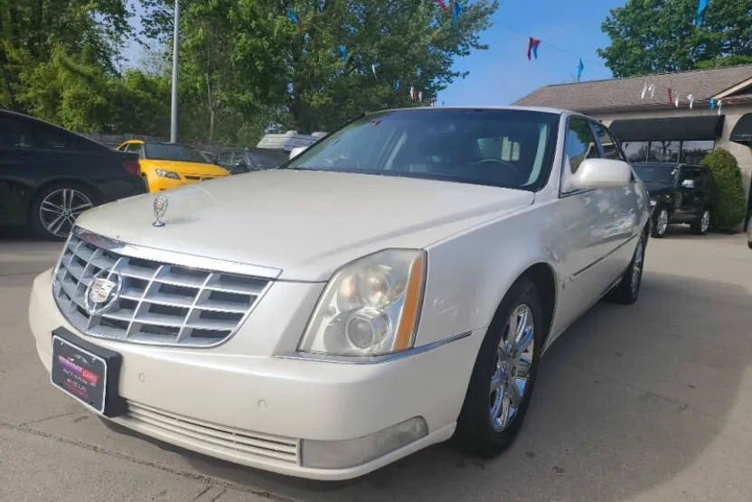 2009 Cadillac DTS photo 1