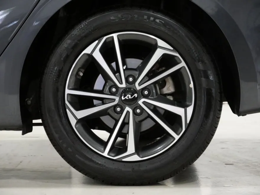 2024 Kia Forte LXS photo 1