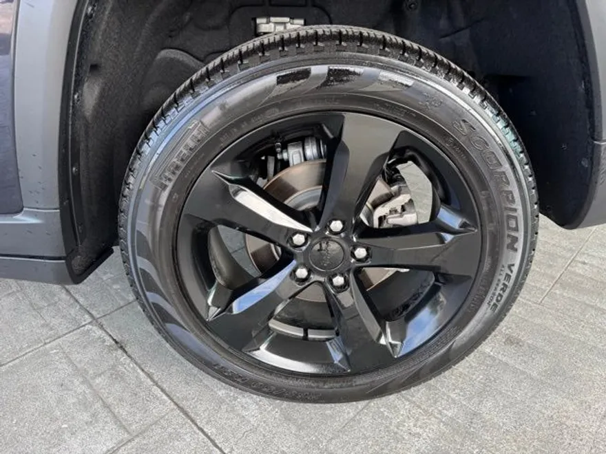 2024 Jeep Grand Cherokee Limited photo 1