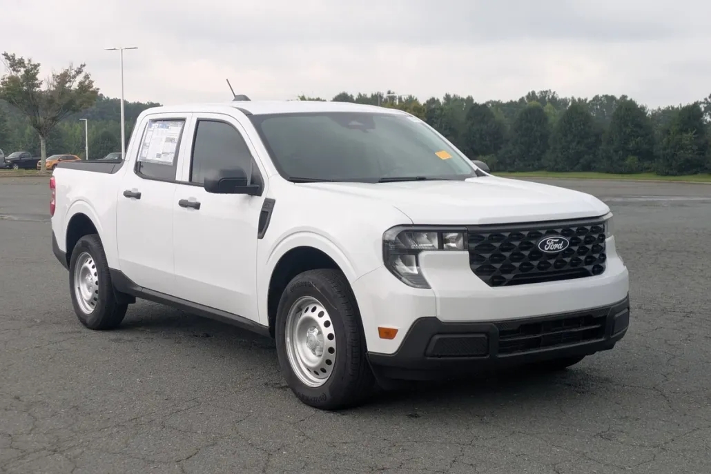 2025 Ford Maverick XL photo 1