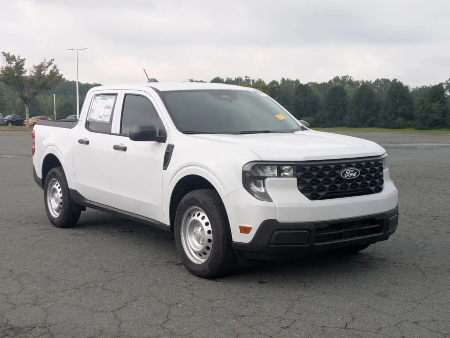 2025 Ford Maverick XL photo 1