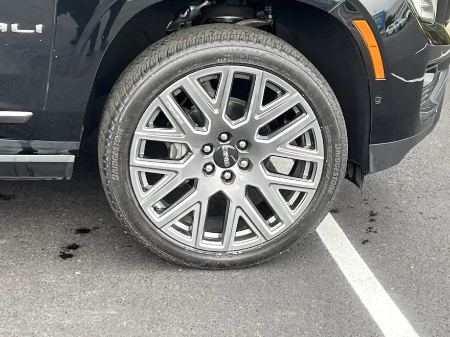 2025 Gmc Yukon Denali Ultimate photo 1