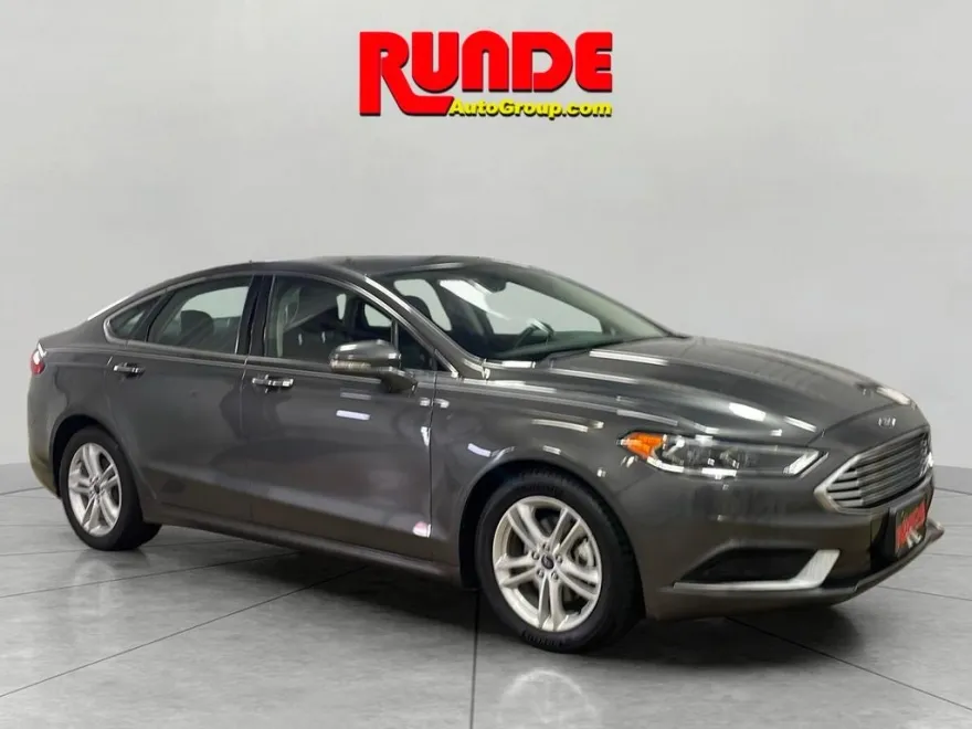 2018 Ford Fusion SE photo 1