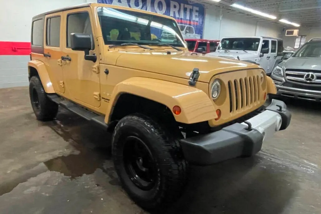 2013 Jeep Wrangler Unlimited Sahara photo 1