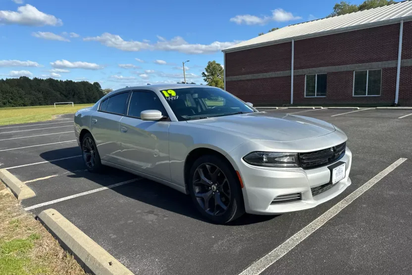 2019 Dodge Charger SXT photo 1