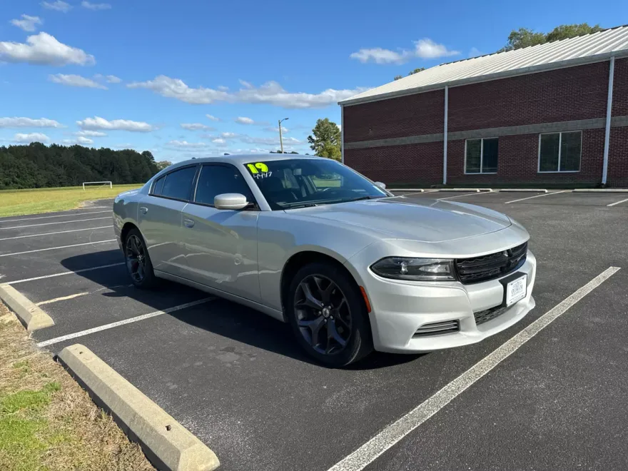 2019 Dodge Charger SXT photo 1