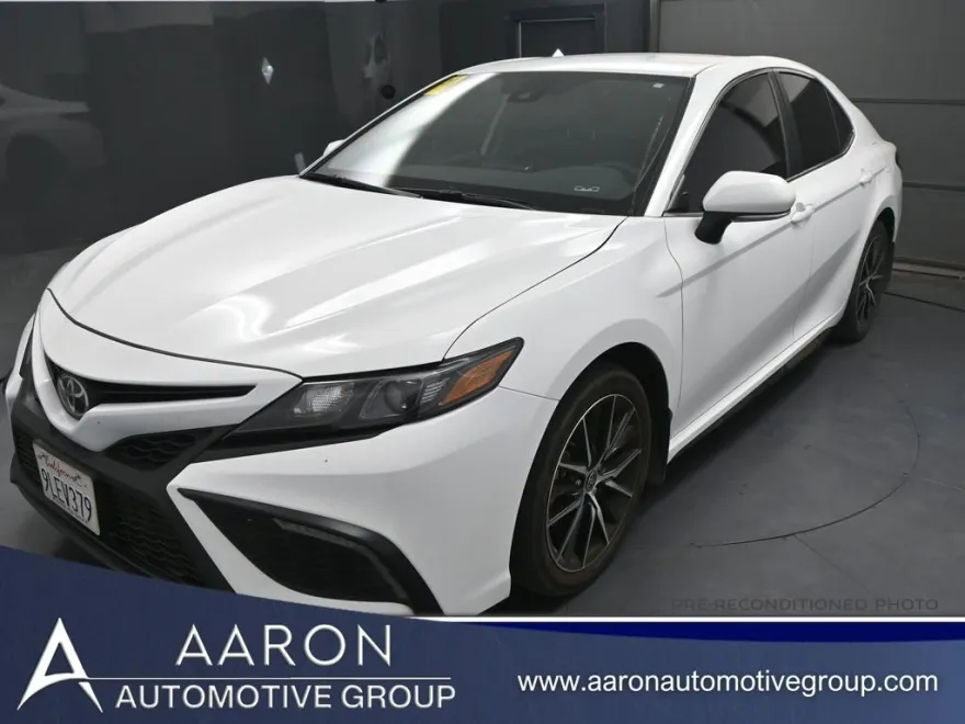 2024 Toyota Camry SE photo 1