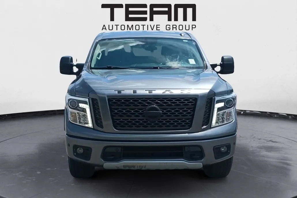 2018 Nissan Titan PRO-4X photo 1