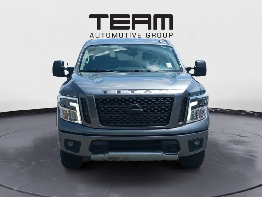 2018 Nissan Titan PRO-4X photo 1