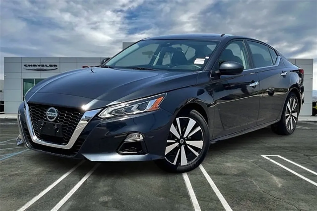 2022 Nissan Altima 2.5 SV photo 1