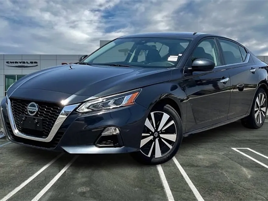 2022 Nissan Altima 2.5 SV photo 1