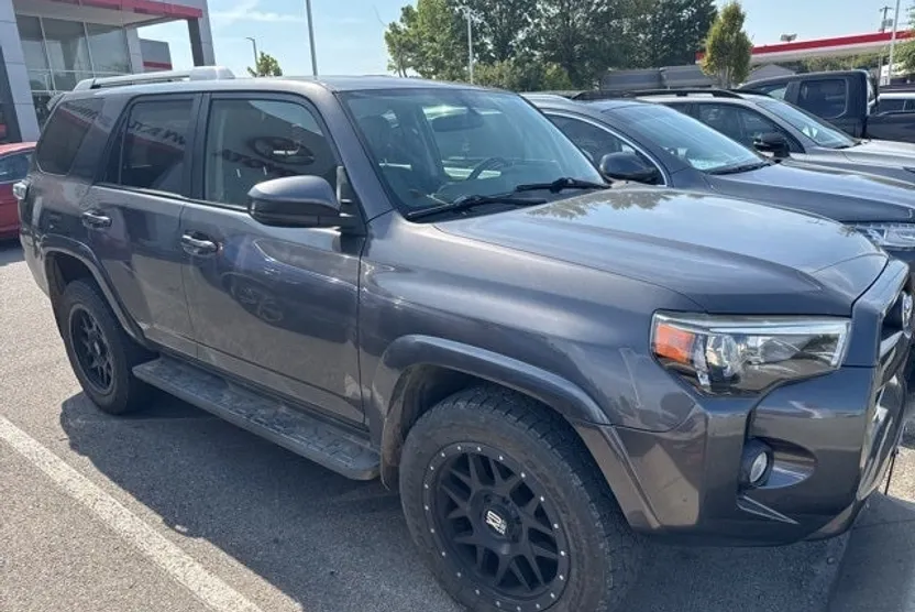 2017 Toyota 4Runner SR5 Premium photo 1