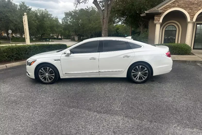 2017 Buick LaCrosse Premium photo 1