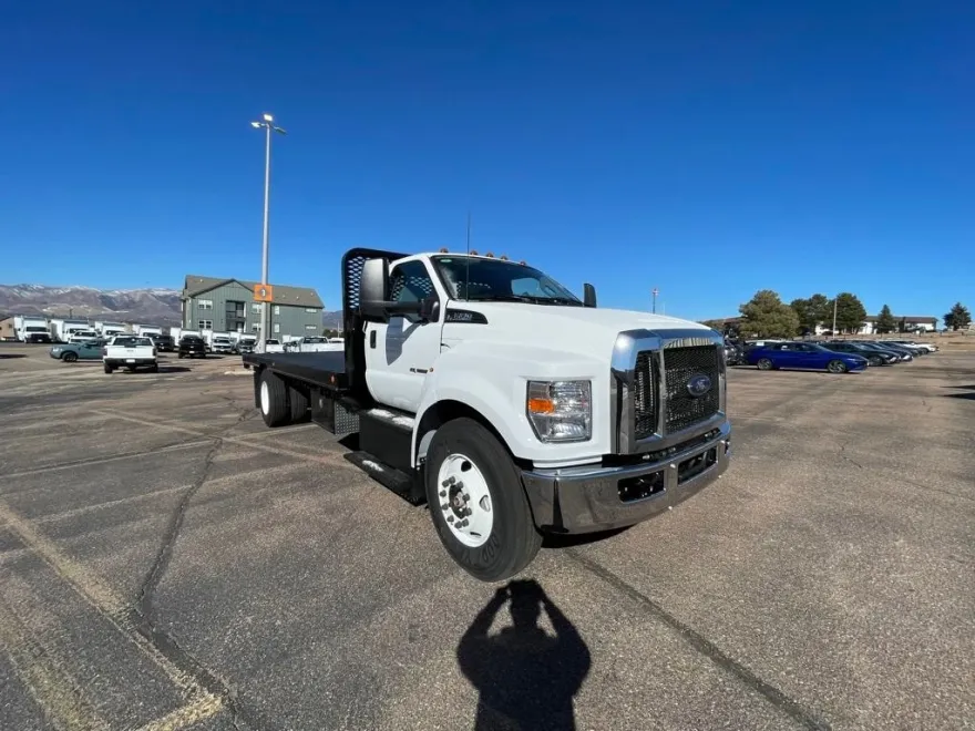 2025 Ford F-650 photo 1