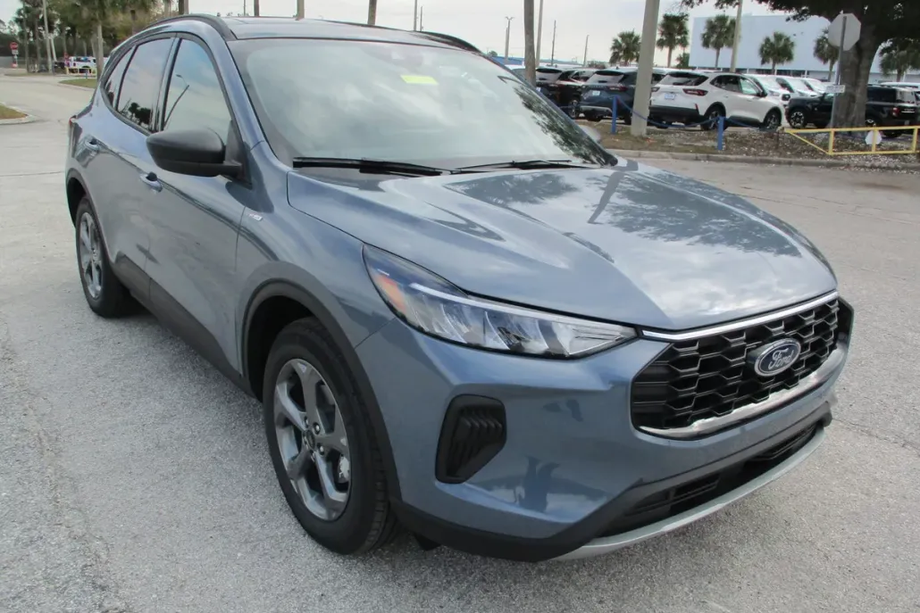 2025 Ford Escape ST-Line photo 1