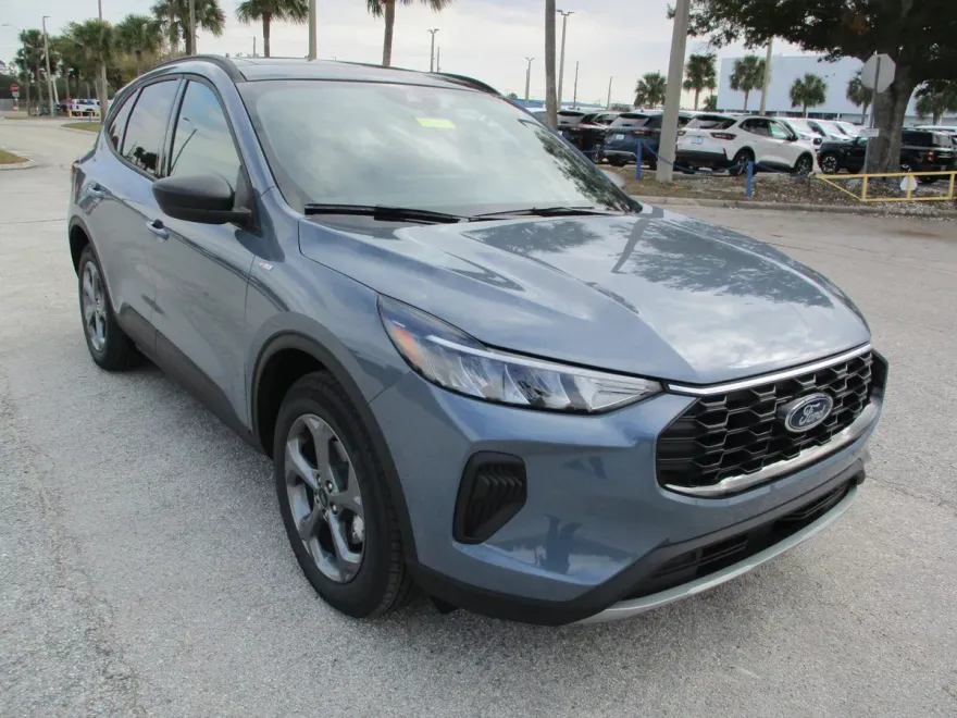 2025 Ford Escape ST-Line photo 1