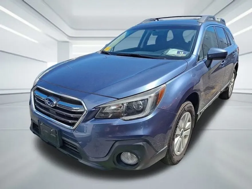 2018 Subaru Outback 2.5i Premium photo 1