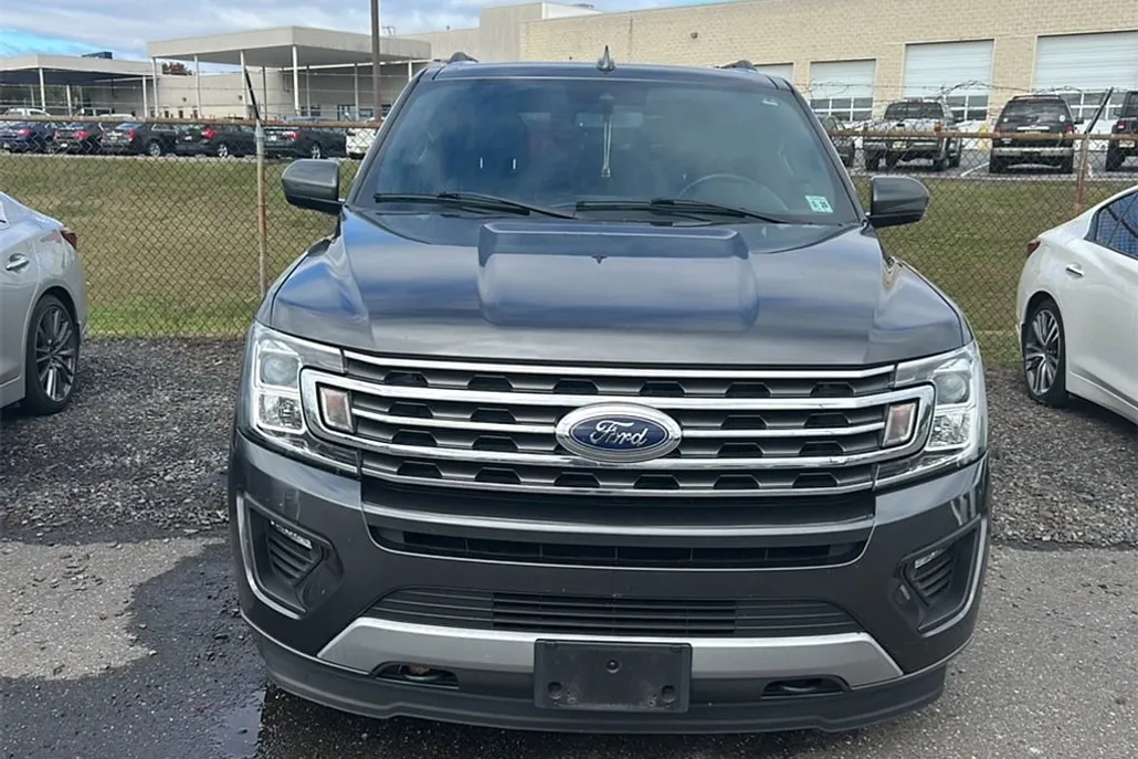 2021 Ford Expedition XLT photo 1