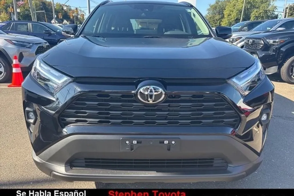 2025 Toyota RAV4 XLE Premium photo 1