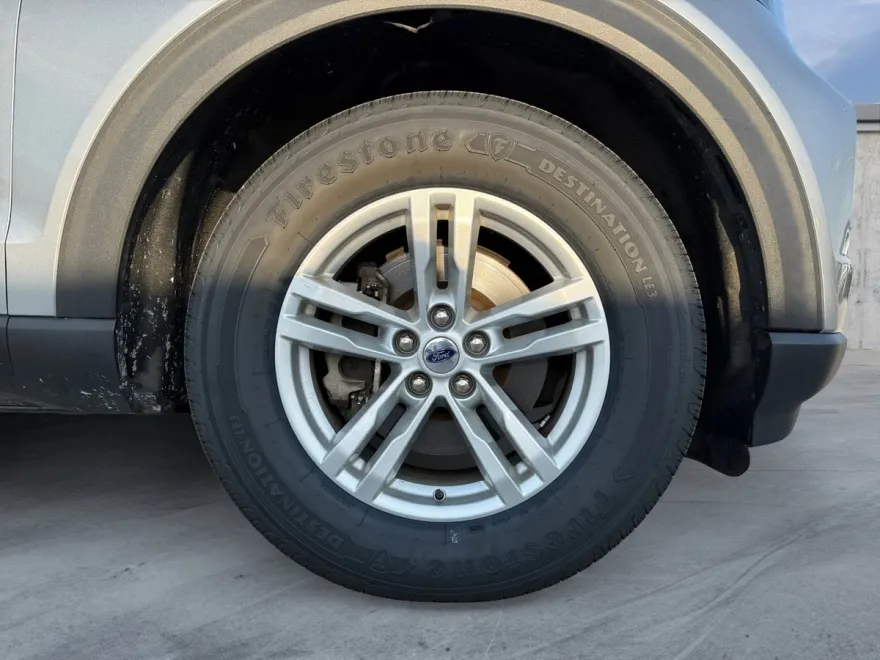 2020 Ford Explorer XLT photo 1