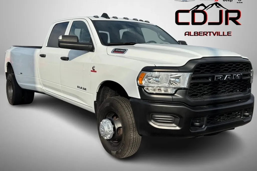 2022 Ram 3500 Tradesman photo 1
