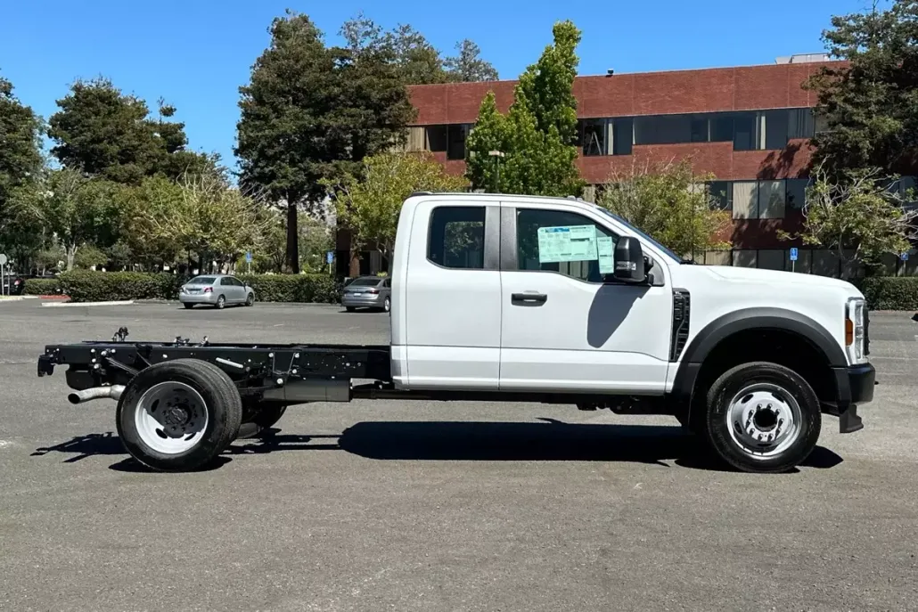 2025 Ford F-450 photo 1