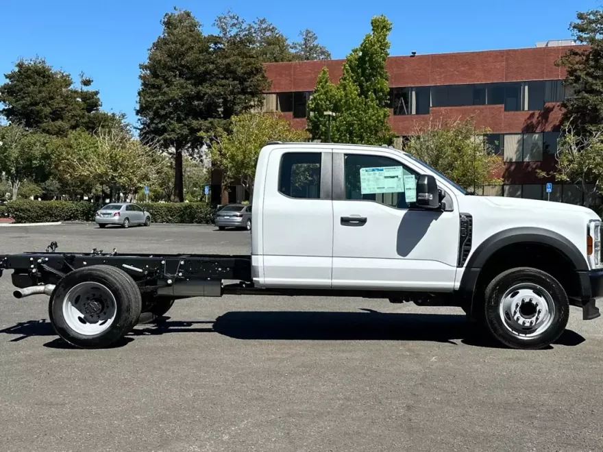 2025 Ford F-450 photo 1