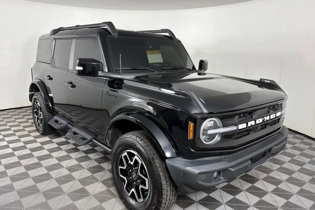2024 Ford Bronco Outer Banks photo 1