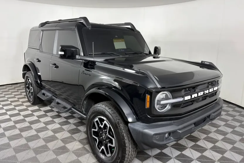 2024 Ford Bronco Outer Banks photo 1