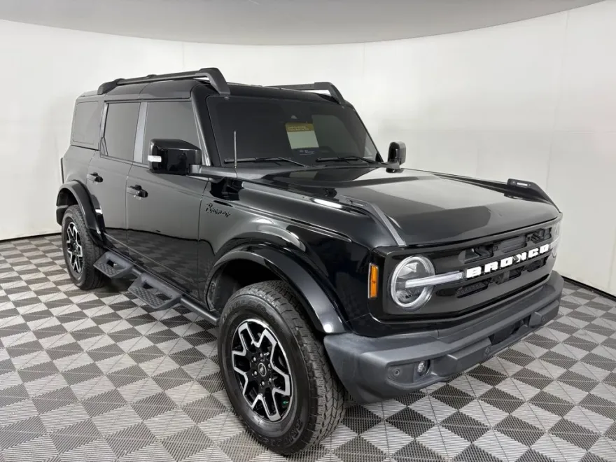 2024 Ford Bronco Outer Banks photo 1