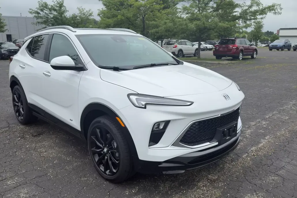 2025 Buick Encore GX Sport Touring photo 1