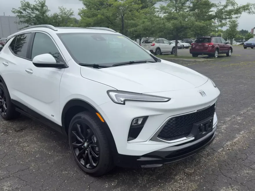 2025 Buick Encore GX Sport Touring photo 1