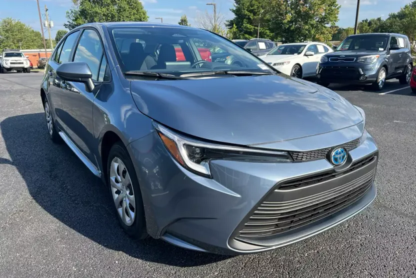 2025 Toyota Corolla Hybrid LE photo 1