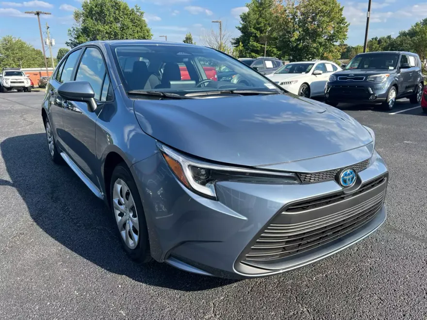 2025 Toyota Corolla Hybrid LE photo 1