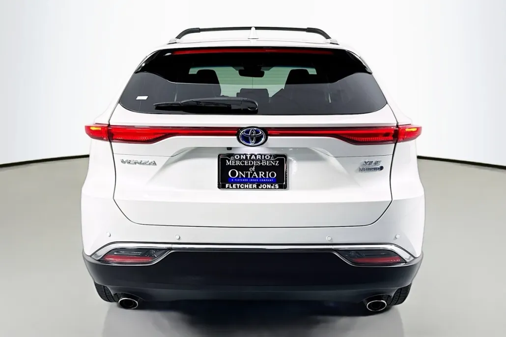 2022 Toyota Venza LE photo 1