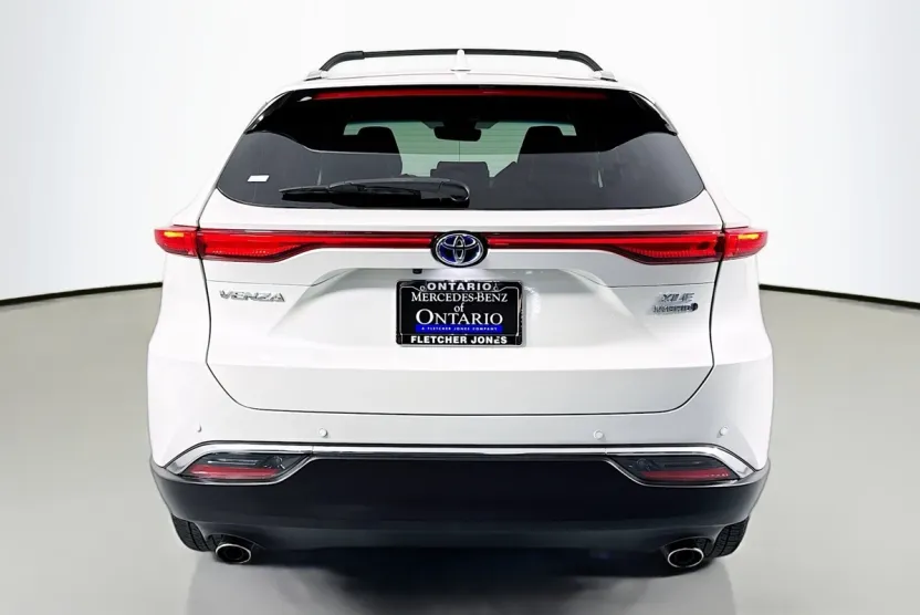 2022 Toyota Venza LE photo 1