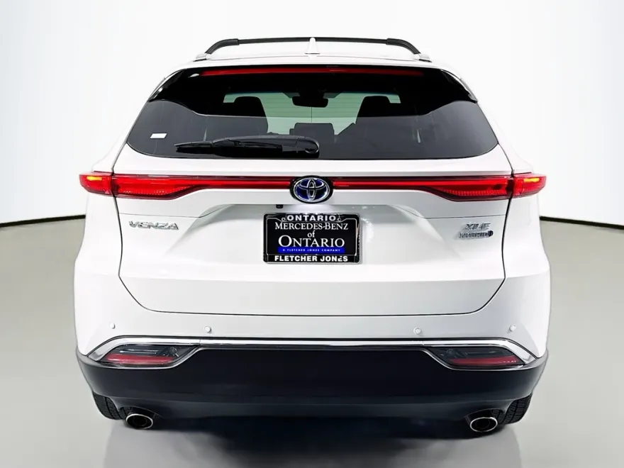 2022 Toyota Venza LE photo 1