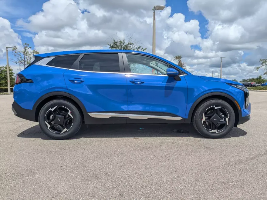 2026 Kia Sportage EX photo 1