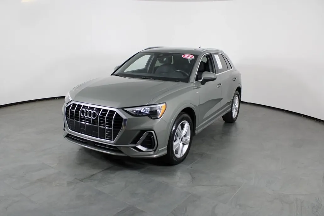 2022 Audi Q3 45 TFSI S line Premium photo 1