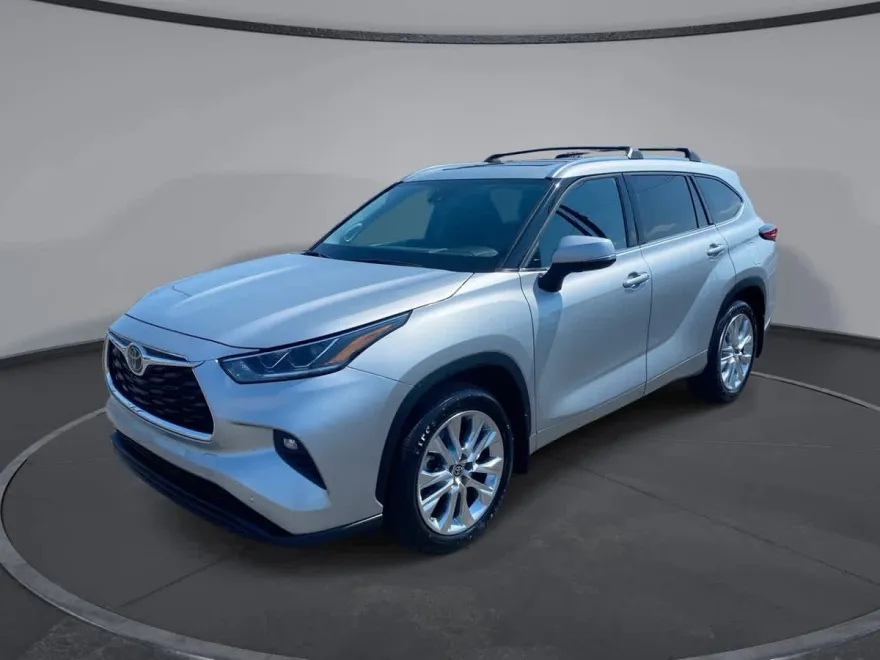2023 Toyota Highlander Limited photo 1