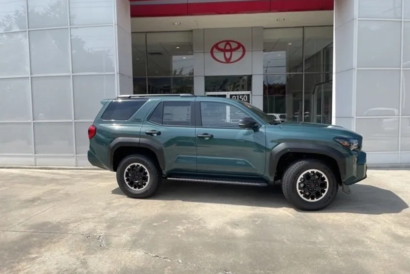 2025 Toyota 4Runner TRD Off-Road Premium photo 1