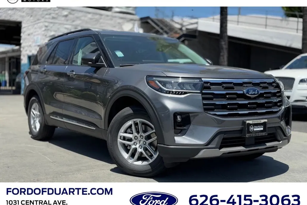 2025 Ford Explorer photo 1