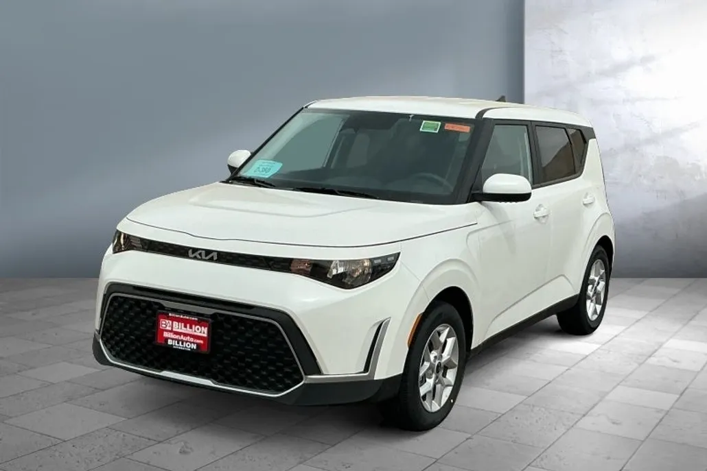 2025 Kia Soul LX photo 1