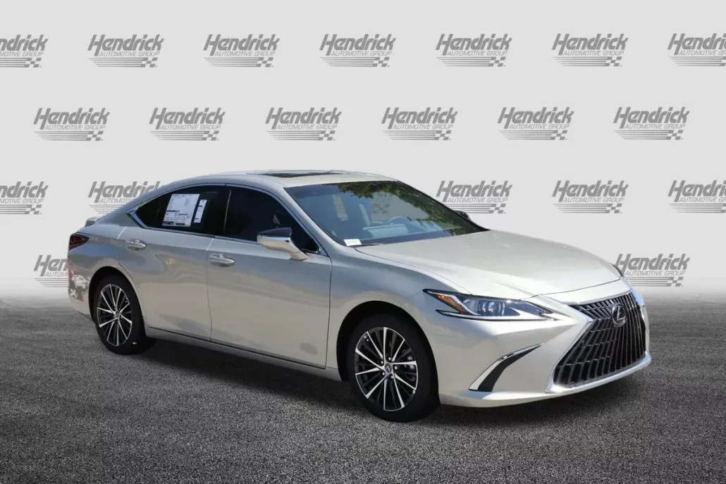 2025 Lexus ES 300h photo 1