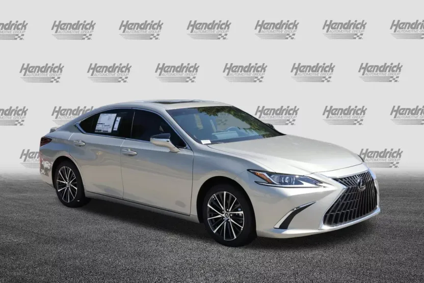 2025 Lexus ES 300h photo 1